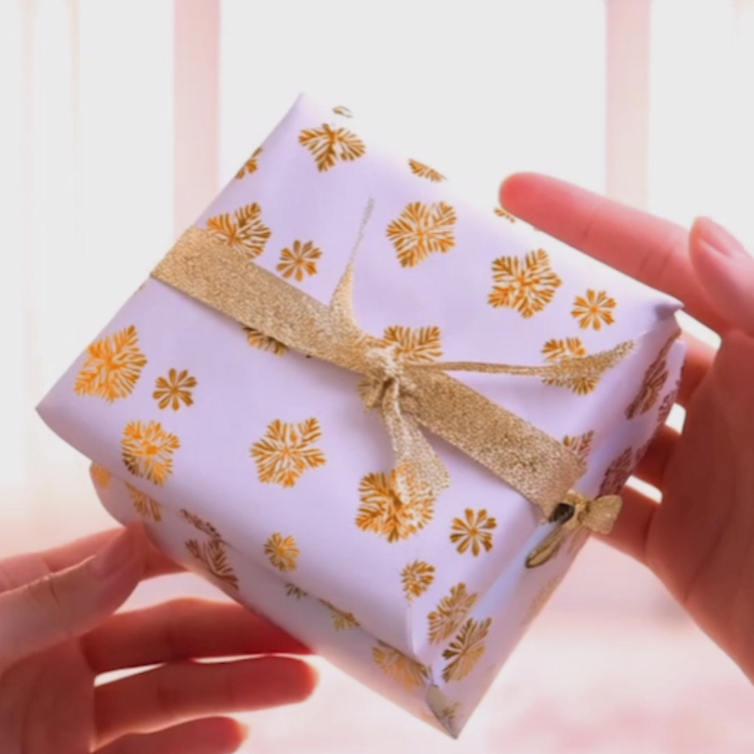 Personalized Romantic Gift Box for Her – Cozy Pink Gift Set with Blanket, Candle & Flowers